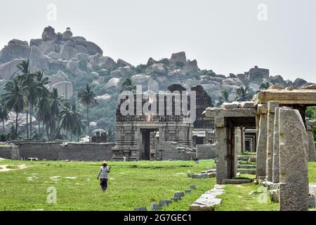 Rovine del tempio di Achutaraya, Hampi, Karnataka, India Foto Stock
