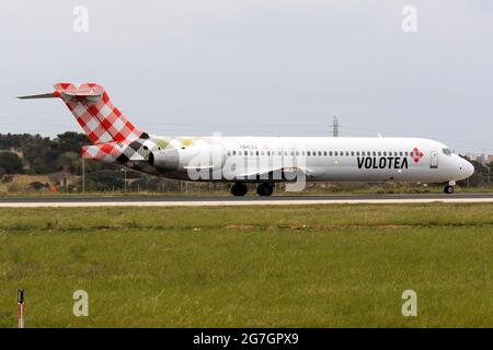 Volotea Boeing 717-2BL (REG: EI-EXJ) decollo dalla pista 31 Foto Stock