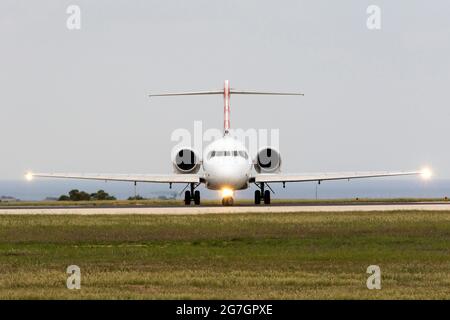 Volotea Boeing 717-2BL (REG: EI-EXJ) decollo dalla pista 31 Foto Stock