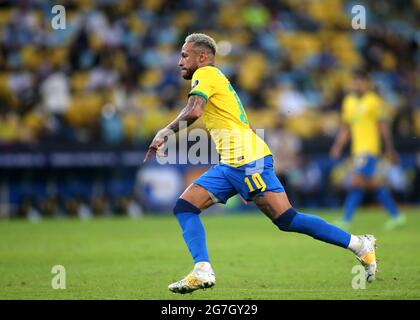 RIO DE JANEIRO, BRASILE - LUGLIO 10: Neymar JR del Brasile in azione, durante la finale di partita tra Brasile e Argentina allo stadio Maracana il 10 luglio 2021 a Rio de Janeiro, Brasile. (Supporto MB) Foto Stock