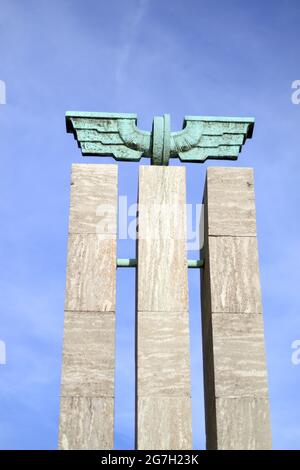 Immagine verticale di un monumento, come parte del Museum Junge Kunst a Francoforte, Germania Foto Stock