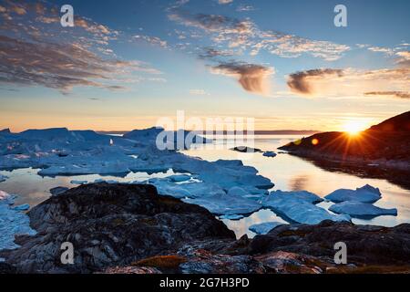 Alba sopra il fiordo di Ilulissat in Groenlandia Foto Stock