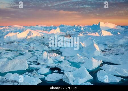 Alba sopra il fiordo di Ilulissat in Groenlandia Foto Stock