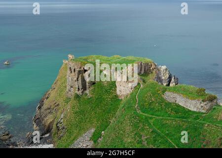 Spettacolare castello di Findlater sulla costa di Aberdeenshire, Scozia Foto Stock