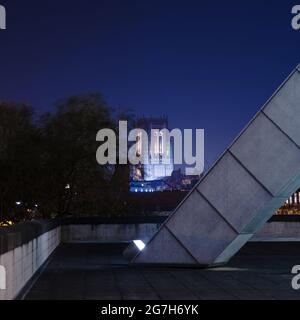Cattedrale in lontananza Foto Stock