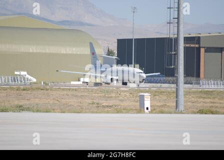 Esercitazione sull'aquila anatolica tenuta alla 3° base principale di Jet a Konya. Gli aerei in attesa sul grembiule hanno fatto i voli durante la giornata. Foto Stock