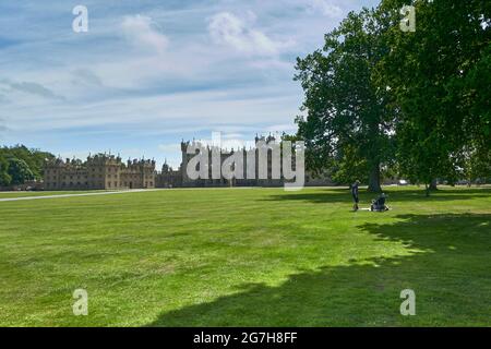 L'approccio al castello di Floors, una residenza signorile vicino a Kelso, ai confini scozzesi. Foto Stock