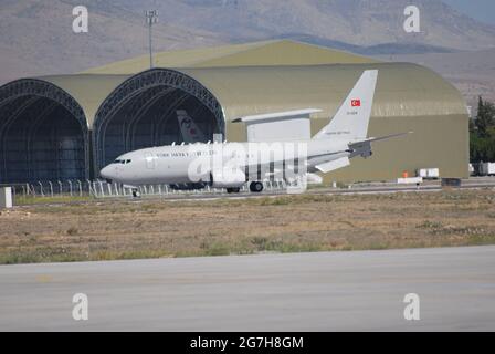 Esercitazione sull'aquila anatolica tenuta alla 3° base principale di Jet a Konya. Gli aerei in attesa sul grembiule hanno fatto i voli durante la giornata. Foto Stock