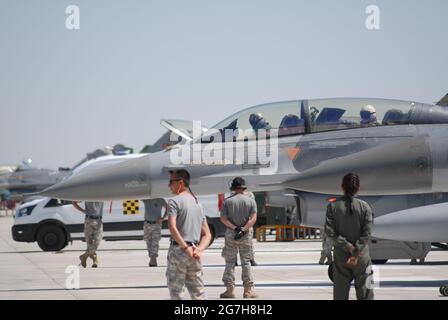 Esercitazione sull'aquila anatolica tenuta alla 3° base principale di Jet a Konya. Gli aerei in attesa sul grembiule hanno fatto i voli durante la giornata. Foto Stock