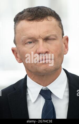 Sylvain Tesson frequenta la Panthere Des Neiges alla Fotocall Women do Cry durante il 74a edizione del Festival del Cinema di Cannes, il 14 luglio 2021, a Cannes, Francia. Foto di David Niviere/ABACAPRESS.COM Foto Stock