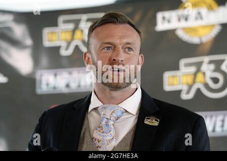 Il lottatore professionista NWA Nick Aldis, il campione mondiale dei pesi massimi dell'NWA, fa le sue osservazioni durante una conferenza stampa annunciando che la National Wrestling Alliance (NWA) riporterà la lotta professionale al Chase Park Plaza, a St. Louis, martedì 13 luglio 2021. "Wrestling at the Chase", uno spettacolo televisivo di wrestling settimanale negli anni '60 e '70, ha portato alcuni dei primi lottatori di superstar a St. Louis, diventando uno dei migliori spettacoli televisivi locali nella storia di St. Louis. Foto di Bill Greenblatt/UPI Foto Stock