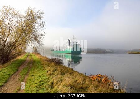 La Polaris è una nave Cargo Ro-ro per trasporti pesanti. Qui è sulla traversata a Lübeck, Germania. Foto Stock