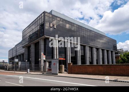 L'ex FT Building, One Southwark Bridge Road, non occupato da quando IL FT si è trasferito in nuovi locali nel 2019 e ora sotto proposte per modernizzare il sito. Foto Stock