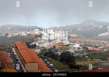Vista sulla nebbia dal villaggio di Firgas, Gran Canaria (Spagna). Foto Stock