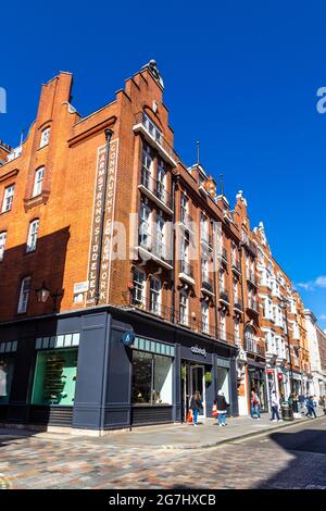 Armstrong Siddeley Connaught Coachworks segno sul lato di un edificio che segna il sito di ex costruttori di pullman, Long Acre, Covent Garden London Foto Stock