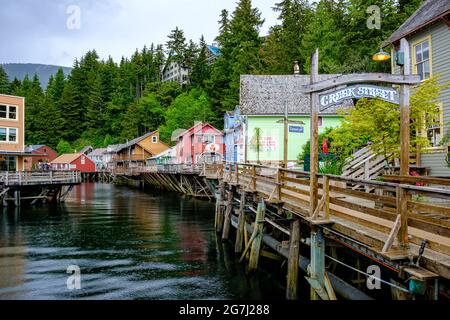 Creek Street onetime quartiere a luci rosse in Ketchikan ora un'attrazione turistica Foto Stock