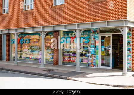 Woodbridge Suffolk UK Maggio 24 2021: Vista esterna di Savers nel centro di Woodbridge Foto Stock