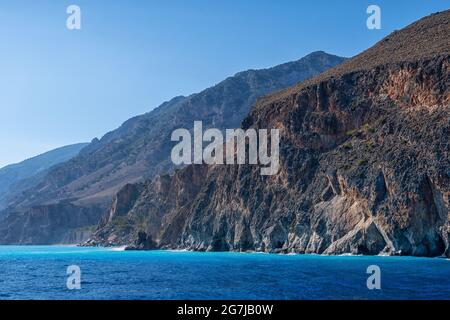 Costa montagnosa sull'isola greca di Creta Foto Stock