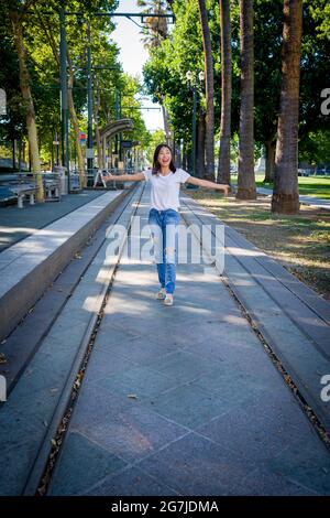 Si trova sulle piste della metropolitana leggera VTA nel centro di San Jose Foto Stock