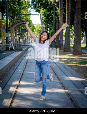 Si trova sulle piste della metropolitana leggera VTA nel centro di San Jose Foto Stock