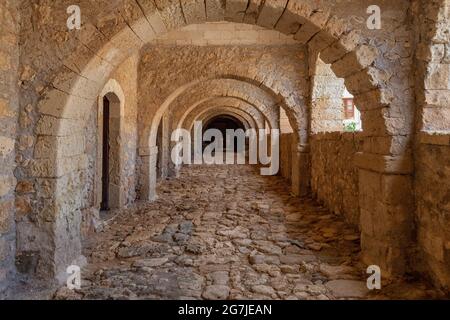 Corridoio in un monastero storico Foto Stock