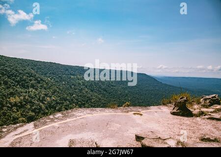 PhA Diao dai Lonely Cliff View Point, nel parco nazionale di Khao Yai, Nakhon Ratchasima, Thailandia Foto Stock