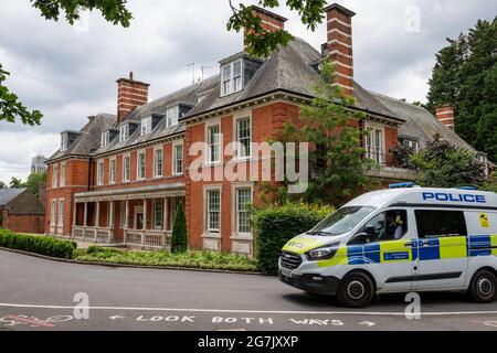 Londra. REGNO UNITO- 07.11.2021. La stazione di polizia si trova nel mezzo di Hyde Park conosciuta come la Vecchia Casa della polizia. Foto Stock