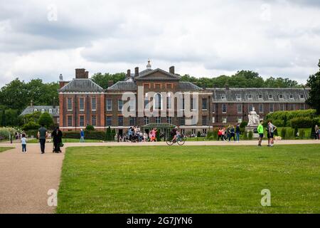 Londra. REGNO UNITO- 07.11.2021. Vista esterna di Kensington Palace, una residenza reale nei Giardini di Kensington. Foto Stock