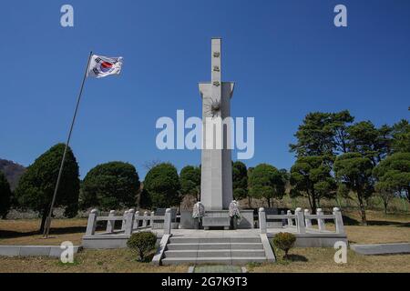 11 aprile 2018-Goyang, Corea del Sud-UNA veduta del monumento commemorativo dei veterani della Guerra di Corea. Per ammirare il grande successo le truppe del 17° reggimento dell'Esercito effettuate nelle battaglie del Distretto di Yeoncheon dal 17 dicembre 1950 al 15 marzo 1951. E onorare la libertà e la pace della nazione. Foto Stock