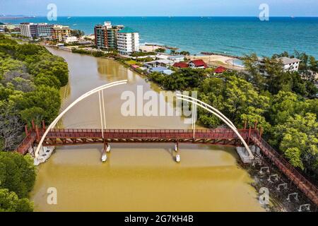 Phra Chedi Klang Nam, Phra Samut Chedi Pak Nam, a Rayong, Thailandia Foto Stock