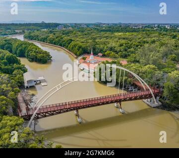 Phra Chedi Klang Nam, Phra Samut Chedi Pak Nam, a Rayong, Thailandia Foto Stock