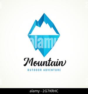 Mountain Adventure Outdoor con picco roccioso sfaccettato per il campeggio o il design di viaggio. Vettore di badge piatto di esplorazione natura e natura selvaggia con testo blu Illustrazione Vettoriale