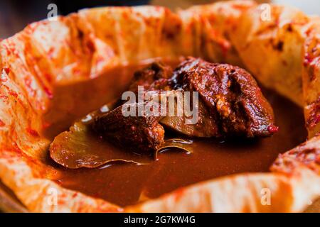 Mixiote tradizionale messicano cibo fatto con manzo o agnello in Messico Foto Stock