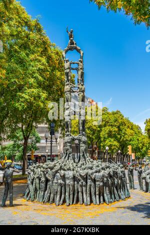 TARRAGONA, SPAGNA - GIUGNO 23.2021: Monumento al castellers, scultura umana torre costruita, Foto Stock