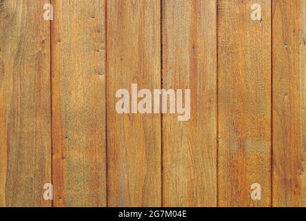 Parete in legno di pannelli di legno rosso-marrone. Sfondo con superficie in legno. Foto Stock