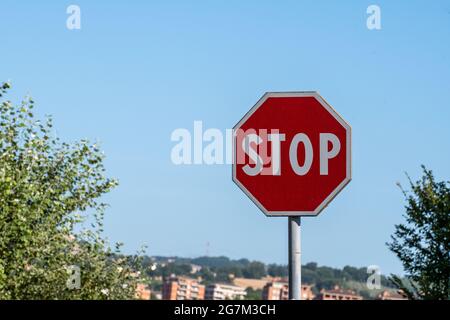 Segnale di stop italiano all'incrocio Foto Stock