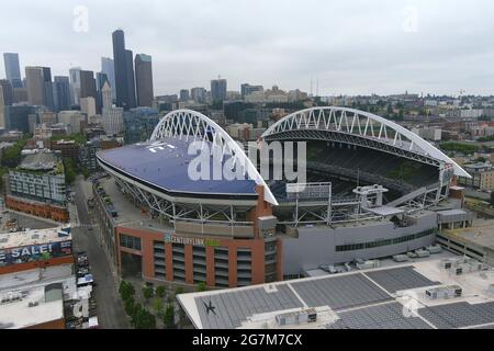 Una vista aerea di Lumen Field, mercoledì 14 luglio 2021, a Seattle, Lo stadio è la sede dei Seattle Seahawks della NFL e del Seattle Sounders F. Foto Stock