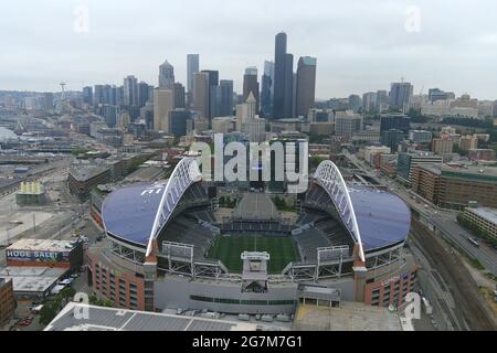 Una vista aerea di Lumen Field, mercoledì 14 luglio 2021, a Seattle, Lo stadio è la sede dei Seattle Seahawks della NFL e del Seattle Sounders F. Foto Stock