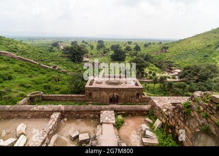 Rovine del forte di Bhangarh a Rundh, India Foto Stock