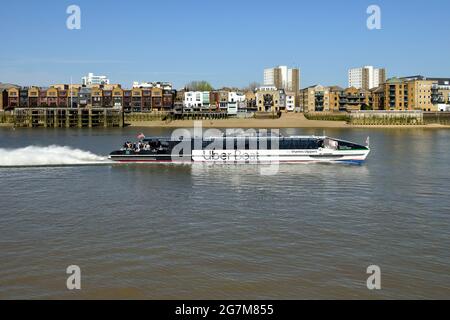 Uber Thames Clippers traghetto, Tamigi fiume, Limehouse, East London, Regno Unito Foto Stock