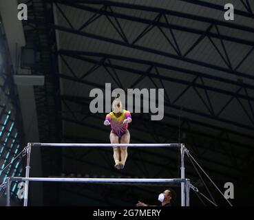 La ginnastica della signora in azione - QATAR Foto Stock