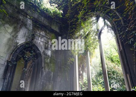 Rovina di St Dunstan nella chiesa orientale danneggiata nel Blitz, ora convertito in un giardino pubblico, Londra, Regno Unito Foto Stock