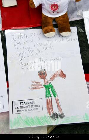 Withington, Regno Unito. 15 luglio 2021. Marcus Rashford Murale, Withington. Tributi dalla comunità dopo abuso razzista online e la defacing del murale. Credit: Della Batchelor/Alamy Live News Foto Stock