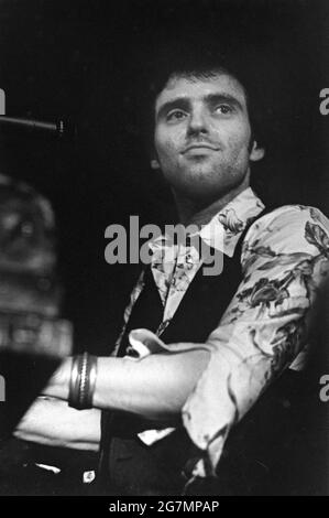 Nils Lofgren suona dal vivo ad Amsterdam, Olanda, 1975 (Foto di Gijsbert Hanekroot) Foto Stock