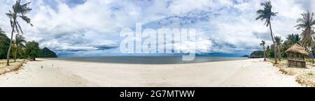 Spiaggia di Sam Phraya nel parco nazionale di Sam Roi Yot a Prachuap Khiri Khan, Thailandia, sud-est asiatico Foto Stock