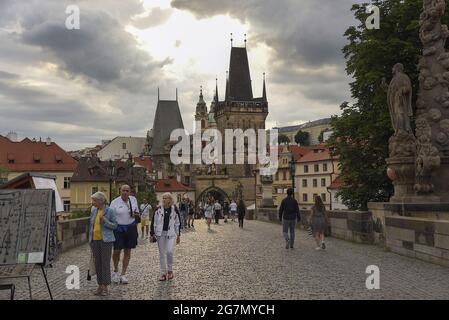 I turisti a Praga possono ottenere i voucher in hotel (che possono utilizzare in seguito per ottenere sconti e biglietti gratuiti per musei, gallerie, ZOO) a partire da Foto Stock