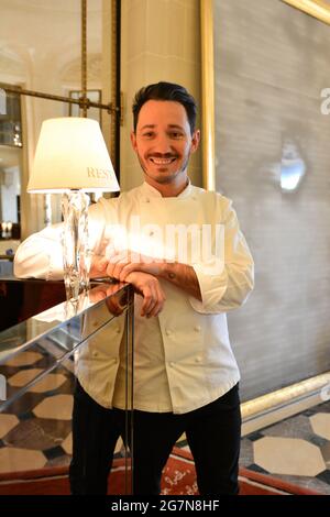 FRANCIA. PARIGI 75001. HOTEL LE MEURICE (5*). CEDRIC GORET È IL PASTICCIERE DEL MEURICE DAL 2011. Foto Stock