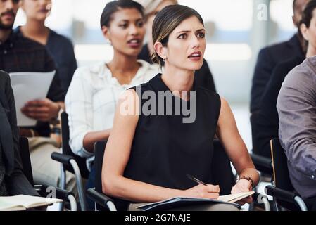 Ascoltare alcuni colloqui interessanti Foto Stock