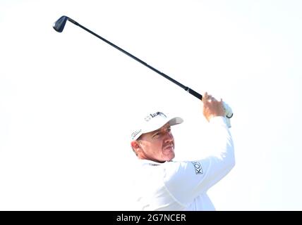 USA's Jimmy Walker durante il giorno uno degli Open al Royal St George's Golf Club a Sandwich, Kent. Data immagine: Giovedì 15 luglio 2021. Foto Stock