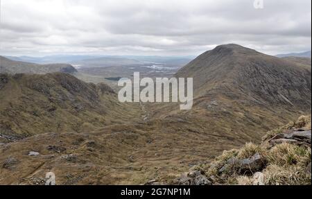 Stob un Odhair choire visto da Stob Ghaber due montagne Munro in Scottish Highlands Foto Stock